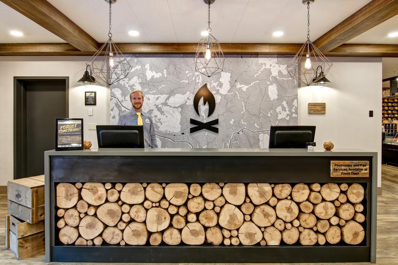 Canalta Lodge Banff Bagian luar foto